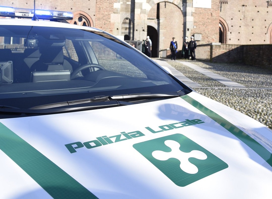 auto-polizia-locale-ridotta.jpg