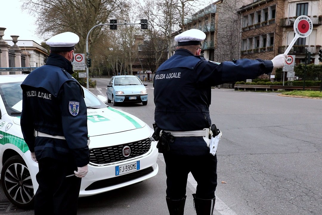 polizia-locale-posto-di-blocco.jpg