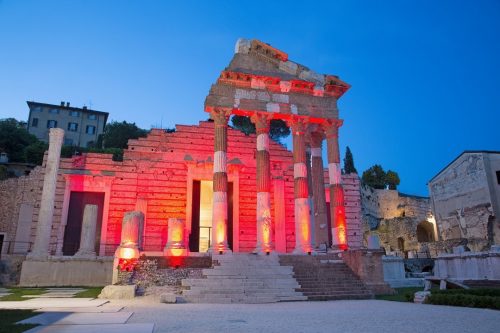 Brescia-Capitolium-serale.jpg