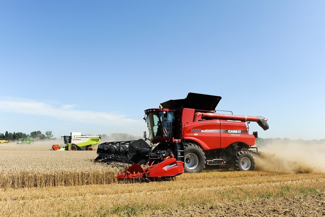 macchinari-agricoli-in-azione-Philippe-Montigny-Shutterstock.jpg