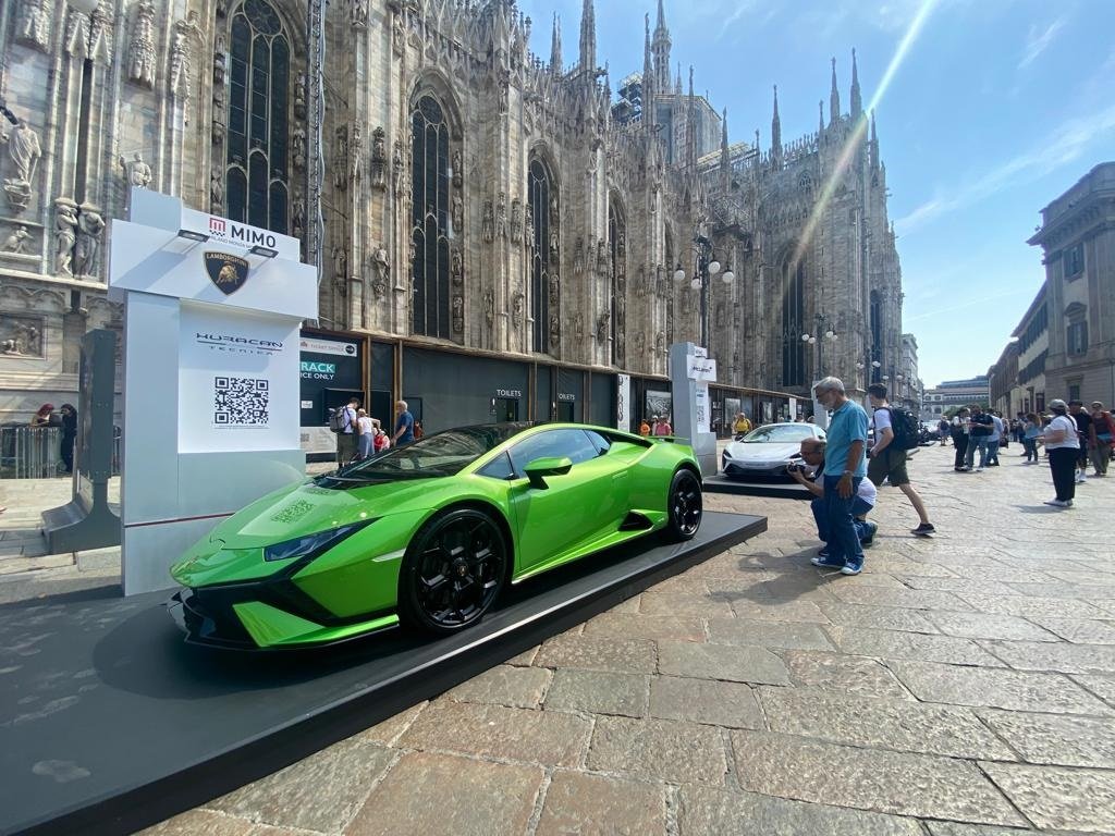 Mimo-auto-con-sfondo-duomo.jpg