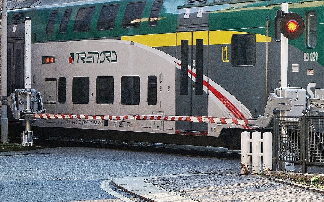Ferrovia Saronno-Como, via i passaggi a livello di Cadorago e Lomazzo – www.lombardianotizie.online