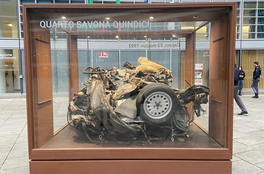 L’auto della scorta di Falcone esposta in Regione – www.lombardianotizie.online