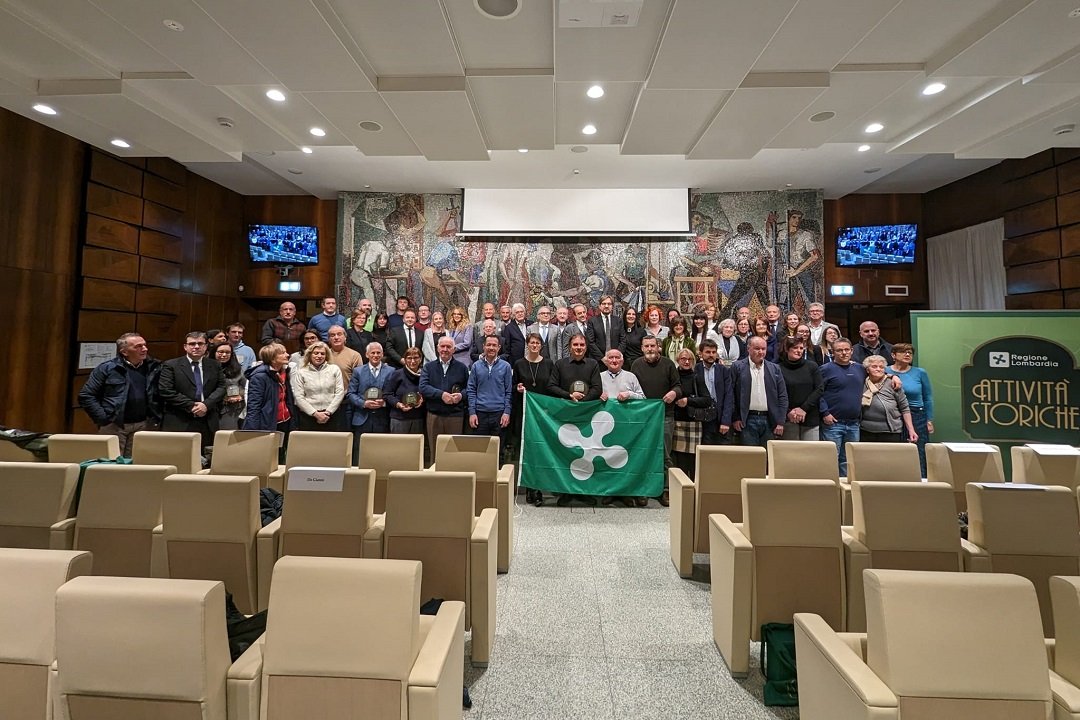 Imprese-storiche-Bergamo-premiazione-con-Guidesi-e-Magoni.jpg