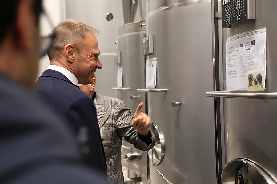 Ministro Lollobrigida firma decreto da 500 mln per frantoi e innovazione agricola: "Governo Meloni ha sguardo al futuro" – www.politicheagricole.it