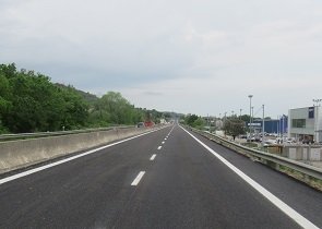 piano riqualificazione rete stradale umbra, completato un altro tratto di nuova pavimentazione sul raccordo perugia-bettolle e riaperto svincolo di corciano – www.regione.umbria.it