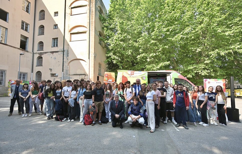 Giovanisì in tour, camper al Cecioni di Livorno. Giani: “Toscana amica di ragazze e ragazzi” 
						 – www.toscana-notizie.it