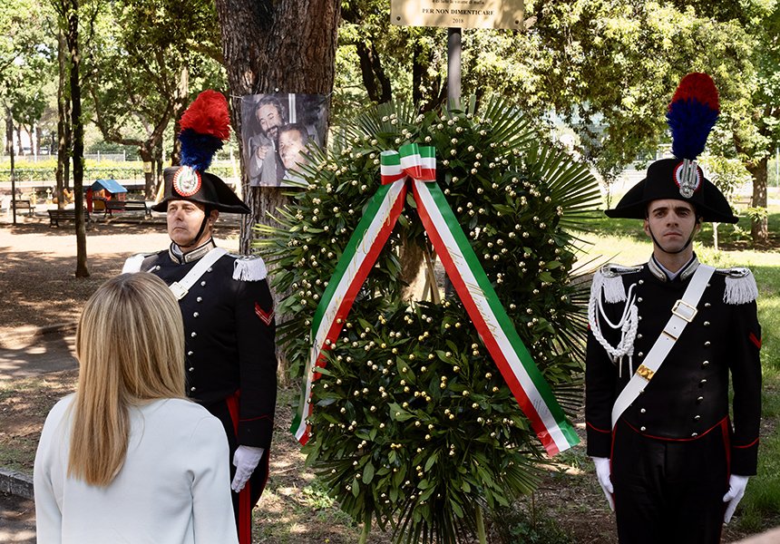 Strage di Capaci, il Presidente Meloni depone una corona nel Parco intitolato a Falcone e Borsellino – www.governo.it