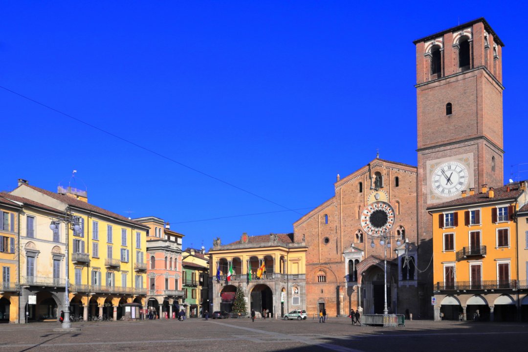 Lodi-Chiesa-cielo-blu.jpg
