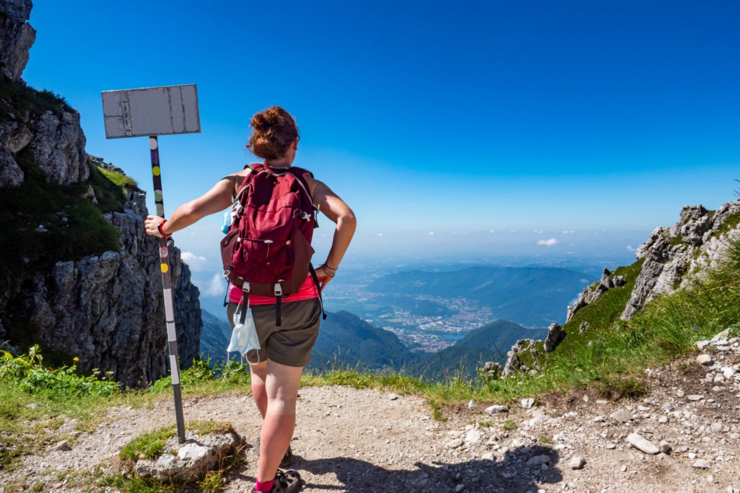 Valle-Imagna-BG-Trekking-donna.jpg