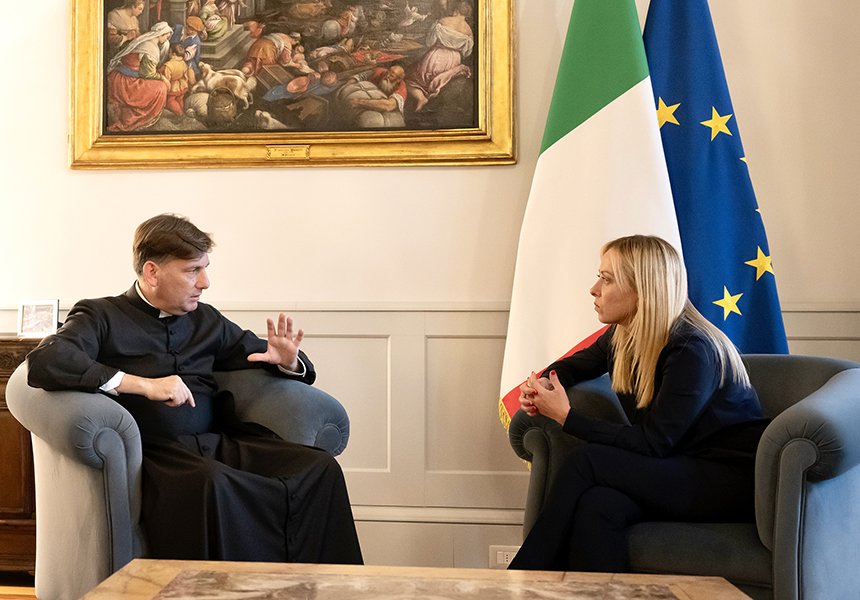 Il Presidente Meloni incontra don Antonio Coluccia – www.governo.it