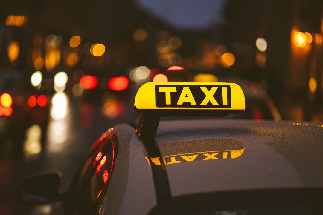 taxi-shutterstock_1661328040.jpg
