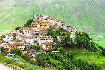 Ricostruzione Castelluccio: entro il 19 ottobre le offerte per l’individuazione dell’operatore economico; Tesei: “un ulteriore passo avanti per uno dei simboli della ricostruzione nel cratere sisma 2016” – www.regione.umbria.it