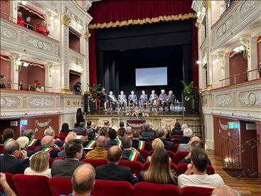 Ricostruzione post sisma, l’inaugurazione del teatro comunale di Caldarola alla presenza del presidente Acquaroli: “Iniziamo a v… – www.regione.marche.it
