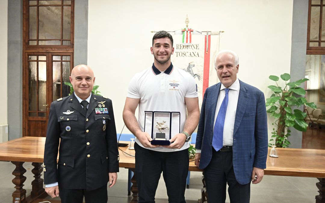 Il presidente Giani consegna il Pegaso d’oro al pesista Leonardo Fabbri 
						 – www.toscana-notizie.it