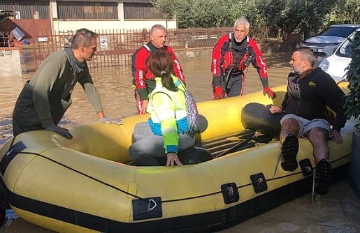 Emergenza alluvioni in Toscana, rientrata colonna mobile protezione civile umbra impegnata in aiuti a Prato. Il “grazie” dell’assessore Melasecche che si unisce a quello del ministro Musumeci – www.regione.umbria.it