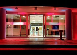 Consiglio Regionale del Lazio – Il Consiglio regionale illuminato di rosso contro la violenza sulle donne – www.consiglio.regione.lazio.it