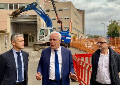 Azienda ospedaliera senese: Giani “Aperto il cantiere del lotto Volàno e inaugurata la nuova farmacia dell’Aou senese”
– www.toscana-notizie.it