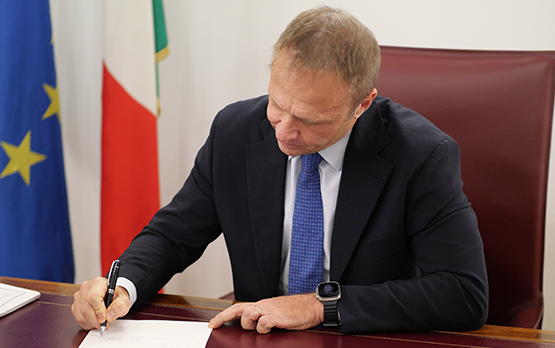 Vino. Lollobrigida: firmato decreto deroga etichette – www.politicheagricole.it