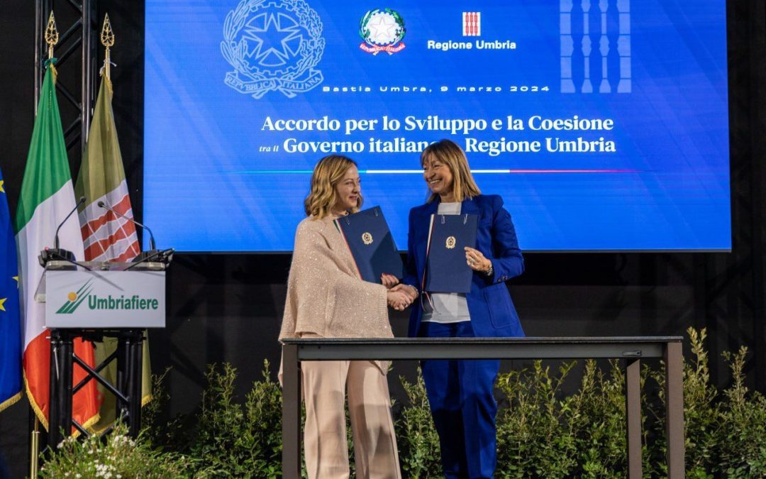 presidente del Consiglio Giorgia Meloni e presidente della Regione Umbria Donatella Tesei sottoscrivono patto per la coesione; assegnate all’umbria 210 milione, Tesei ”accordo  accresce competitività dell’Umbria” – www.regione.umbria.it