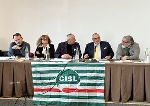Assessore Fioroni interviene alla riunione del Comitato esecutivo CISL Umbria: crediamo fortemente nel ruolo delle imprese come soggetto centrale del sistema di welfare. Per questo, anche per stimolare nuove politiche a sostegno dei redditi, abbiamo previsto un sistema di premialità per le aziende – www.regione.umbria.it