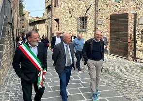 A Parrano conclusi i lavori di consolidamento del centro storico, l’assessore Melasecche all’inaugurazione: opera che dà maggior sicurezza e bellezza ad un borgo sempre più attrattivo – www.regione.umbria.it