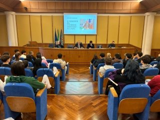 Consiglio Regionale del Lazio – Il Liceo Scientifico “Giuseppe Peano” di Monterotondo in visita alla Pisana – www.consiglio.regione.lazio.it