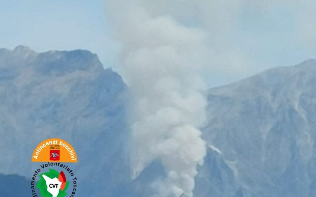 Incendio in corso a Massa, località Vettolina 
						 – www.toscana-notizie.it