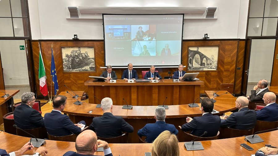“Da Taranto passa la politica industriale del Paese” – www.mise.gov.it