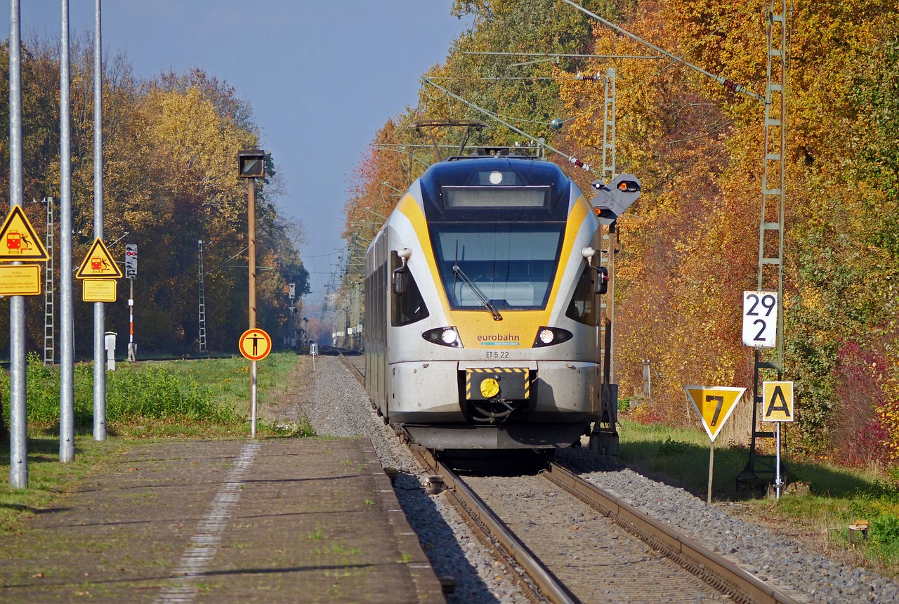 regional-train-3809847_1280.jpg