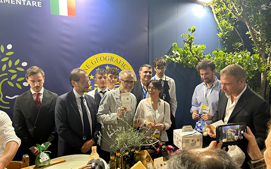 G7, Lollobrigida a Bari inaugurato spazio dedicato a prodotti Dop e Igp – www.politicheagricole.it