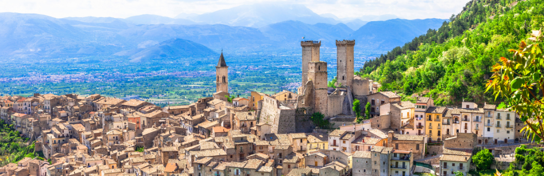 Turismo. Italia meta mondiale: presenza di turisti per feste e sagre dei paesi nonostante rincaro dei prezzi.
