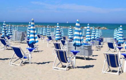 Spiagge, Savarino: «La Regione vigila sul rispetto delle concessioni»