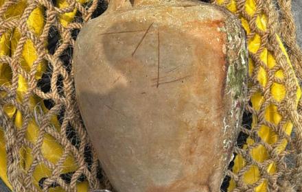 Archeologia, recuperata anfora a rischio furto a Filicudi. Scarpinato: «Lavoro di squadra»