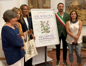 Al via la 21/ma mostra del ricamo a mano e del tessuto artigianale di Valtopina: Agabiti: “Un viaggio tra tradizione e innovazione nell’arte tessile che racconta storie e crea bellezza rivelando l’identità umbra” – www.regione.umbria.it