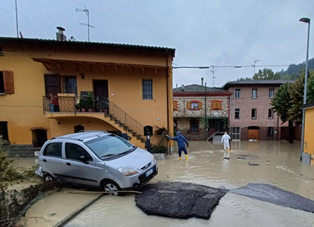 Protezione civile, partita alle 5,30 di questa mattina la colonna mobile regionale a seguito dell’intervento richiesto dalla Regione Emilia-Romagna. Alle ore 9 era già operativa a San Lazzaro di Savena – www.regione.umbria.it