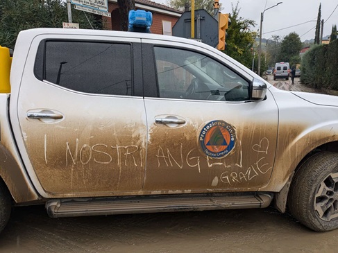 Protezione civile, questa mattina alle 5,30 partito per l’Emilia il secondo contingente della colonna mobile regionale che darà il cambio al primo. Operazione di soccorso anti-alluvione iniziata domenica mattina a seguito dell’intervento richiesto dalla Regione Emilia-Romagna – www.regione.umbria.it