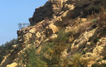 Frane, in gara lavori spiaggia di Magaggiari a Cinisi. Schifani: «Priorità siti turistici»