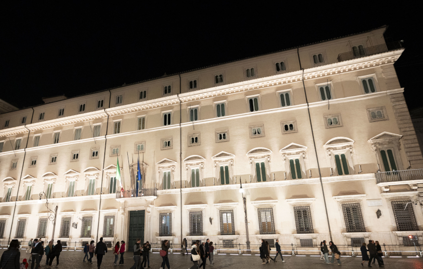 Campagna su cancro polmonare, Palazzo Chigi si illumina di bianco – www.governo.it