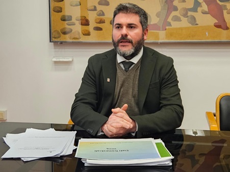 Nota dell’assessore Thomas De Luca sul parere non favorevole espresso dalla Commissione Tecnica Regionale sulla realizzazione di un impianto agrivoltaico. “Transizione ecologica prioritaria, ma va governata come qualsiasi altro fenomeno” – www.regione.umbria.it