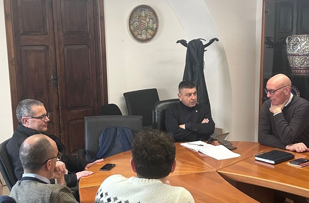 L’Assessore regionale Francesco De Rebotti ricevuto in Municipio dal Sindaco di Gualdo Tadino Massimiliano Presciutti e dalla Giunta comunale – www.regione.umbria.it