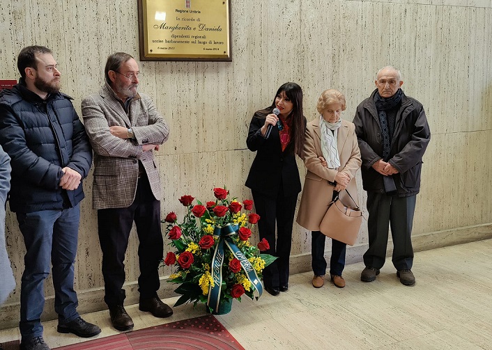 Commovente e molto partecipato il ricordo di Margherita Peccati e Daniela Crispolti nel dodicesimo anniversario della loro uccisione. La presidente Proietti: “Continueremo a ricordarle anche attraverso le borse di studio per le migliori tesi sull’innovazione nella Pubblica Amministrazione” – www.regione.umbria.it