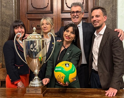 Sir Perugia campione d’Europa ricevuta nel Salone d’Onore di Palazzo Donini. Presidente Proietti: “Siete un vanto di questa regione e siete di ispirazione per i nostri giovani, dimostrate che con la perseveranza e la tenacia si può raggiungere qualsiasi risultato” – www.regione.umbria.it