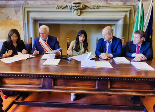 La presidente della Regione Umbria Stefania Proietti e quello della Regione Toscana Eugenio Giani firmano a Castiglione del Lago l’accordo di programma per la gestione e l’utilizzo condiviso delle risorse idriche del sistema Montedoglio – www.regione.umbria.it