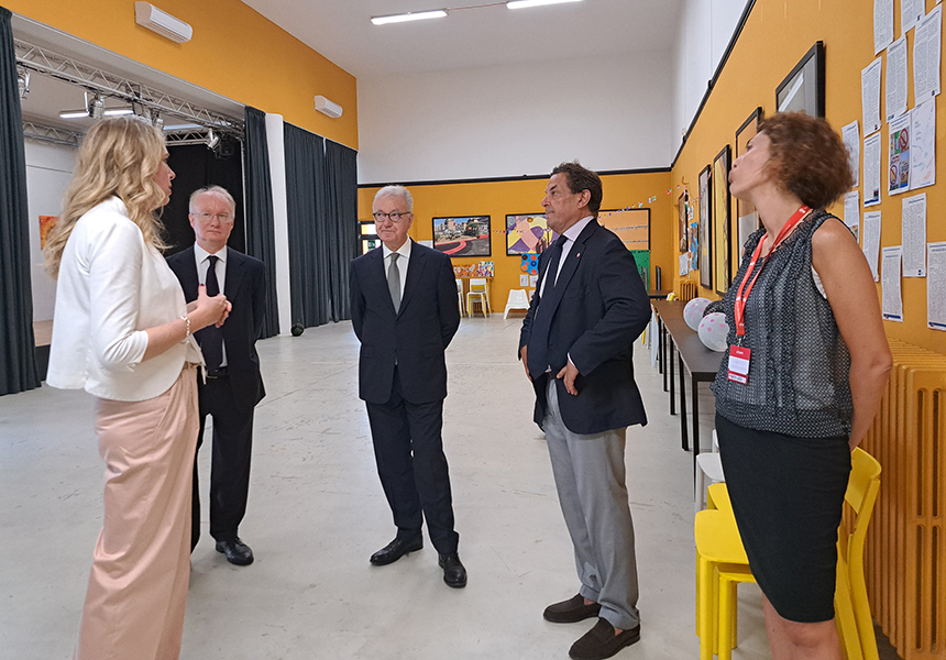 Il Sottosegretario Mantovano visita ad Ostia il Punto Luce delle Arti di Save the Children – www.governo.it