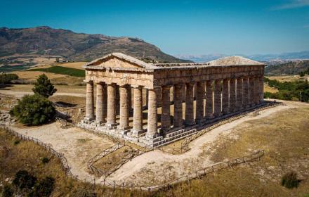 Segesta, dal 16 luglio voli in mongolfiera. Scarpinato: «Sguardo unico sul parco»