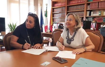 Donne vittime di violenza, firmati i primi contratti di lavoro alla Regione