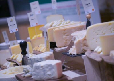 Formaggi, Italia primo esportatore europeo per volumi. Lollobrigida: un traguardo storico che conferma la forza e la qualità della nostra filiera – www.masaf.gov.it