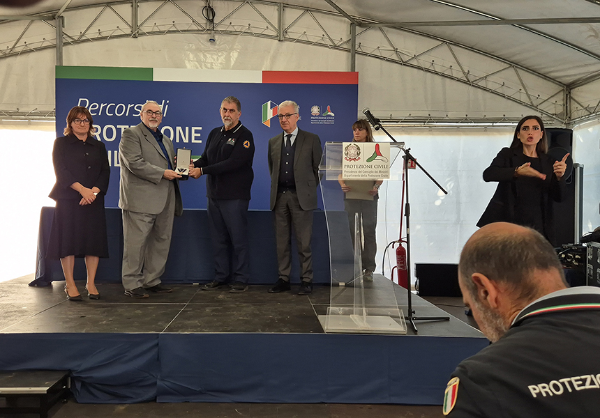 Il Sottosegretario Mantovano alla cerimonia per il conferimento della benemerenza di protezione civile alle Centrali remote per il soccorso sanitario di Pistoia e Torino – www.governo.it