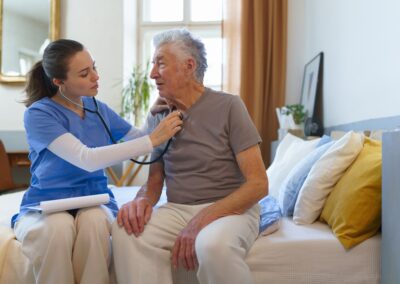 Over 65 e fragili, la Lombardia investe su cure e assistenza a casa – www.lombardianotizie.online